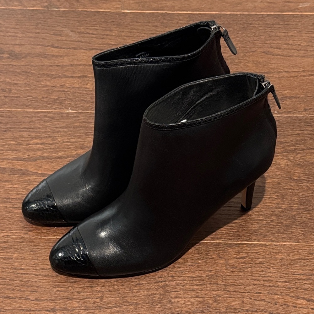 NWT Ann Taylor Cecile Black Ankle Boots with Glossy Cap Toe Size 8.5
